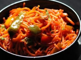 Vegetable schezwan noodles